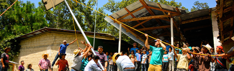 Honduras - Team lifting the pole in Yamaranguila